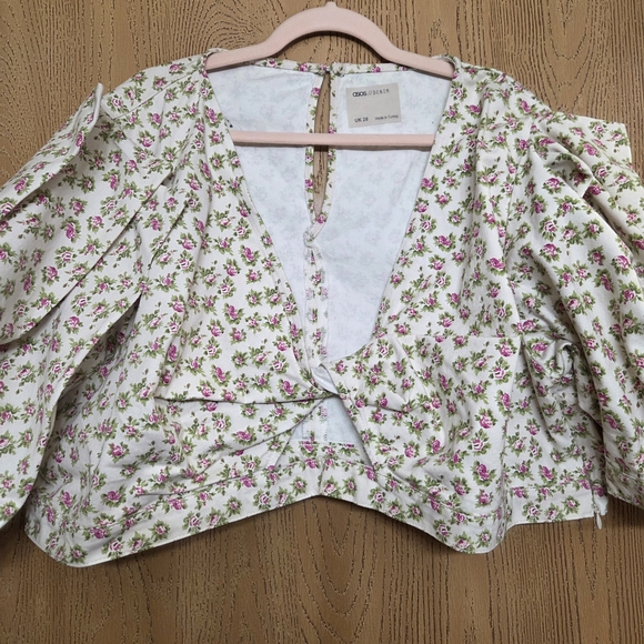ASOS Curve Tops - Zara Floral Tie-Front Puff Sleeve Top in Cream and Pink